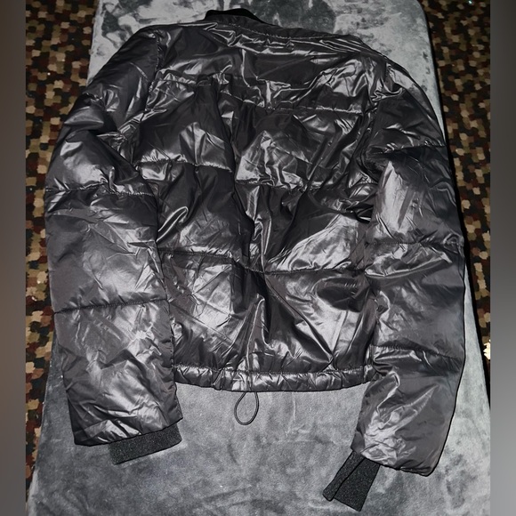 Ugg Izzie Puffer Jacket in Black Size Small - Picture 15 of 15